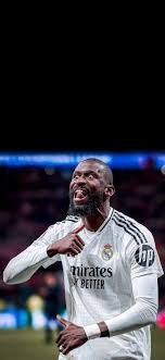 爱德华兹半场12分4失误，兰德尔10中5拿到14分